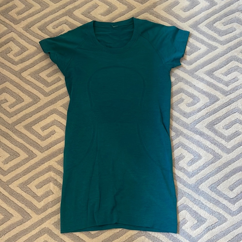 Lululemon Swiftly Short Sleeve (blue/green color)